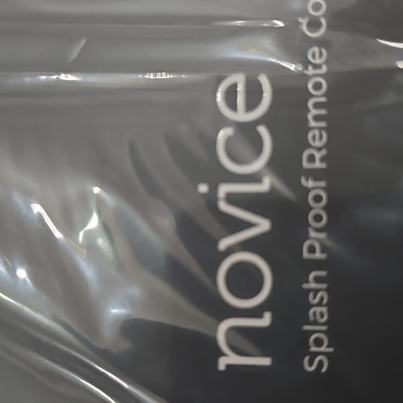 B-Vibe Black Novice Plug - Picture 2 of 3